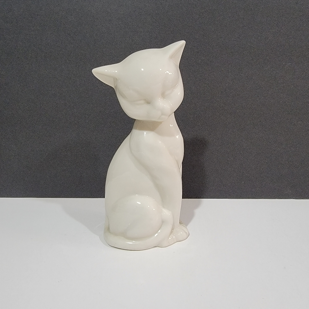 Vintage Enesco Ivory sitting Cat figurine